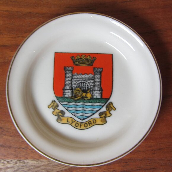 W.H. Goss crested heraldry china vintage Lydford plate (GC053 Grace) - Picture 1 of 5